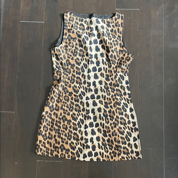 Dresses & Skirts - Leopard Print Sleeveless Mini Dress